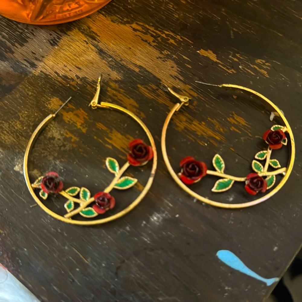 Cute rose hoop earrings